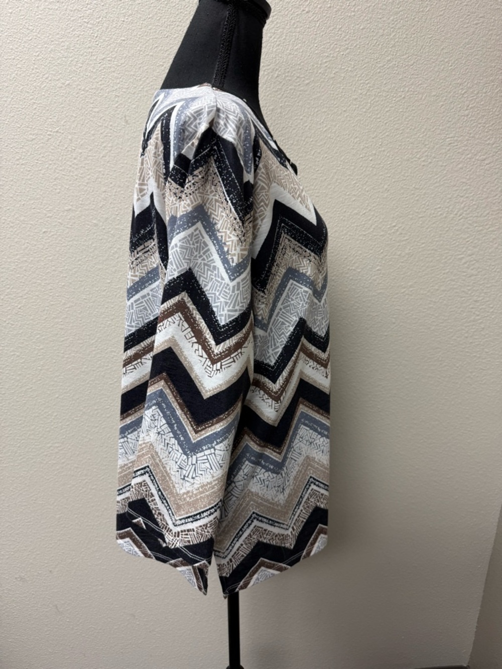 Alfred Dunner Chevron Print Top L Studded Neck 3/4 Sleeve Stretch Blouse - Picture 6 of 9